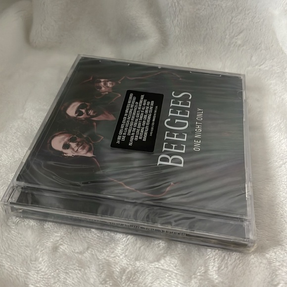 New CD BeeGees - Picture 3 of 3